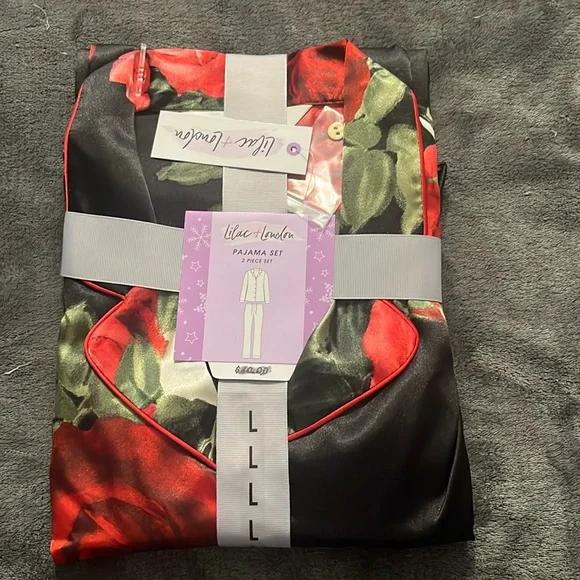 Pajama set - Picture 1 of 3